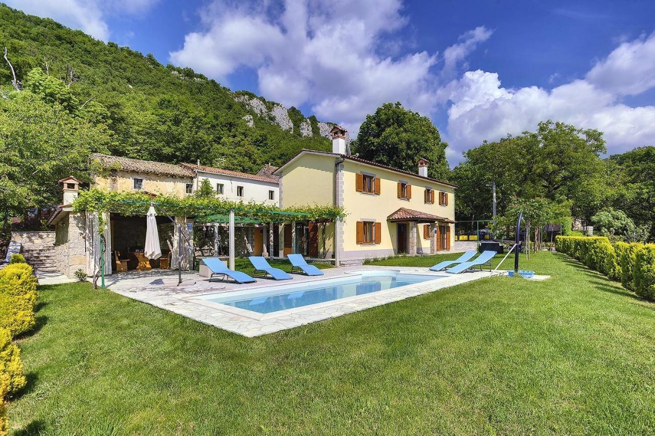 Villa Bella Lupoglav  Екстериор снимка
